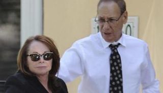 والدا الصحفي الأمريكي سوتلوف - وكالة أسوشيتد برس