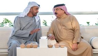 الشيخ محمد بن زايد آل نهيان والملك حمد بن عيسى آل خليفة - أرشيفية