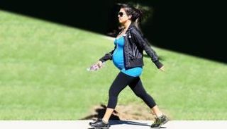 المشي يقلل من احتمالات الولادة القيصرية