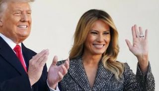 ميلانيا وزوجها فى صورة خلال عملهما الرئاسي