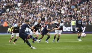 محرز يهدر ركلة الجزاء