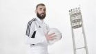 متأثرا بالذكرى 120.. ريال مدريد يكشف عن قميص 2023 (صور)