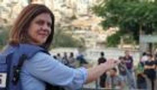 تيمنا بالراحلة أبو عاقلة.. فلسطيني يطلق على توأمه "شيرين" و"جنين" (صورة)