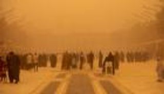 لا مدارس لا عمل لا طيران.. عاصفة ترابية تشل حياة العراقيين (صور)