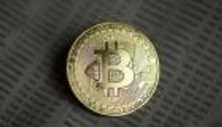 أسعار العملات الرقمية.. ثنائية صمود بيتكوين وكاردانو أكبر الرابحين