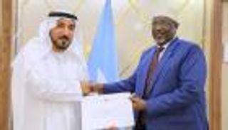 تهنئة وإشادة ووعد.. رئيس برلمان الصومال يلتقي سفير الإمارات