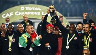 زوجة موسيماني تواصل إثارة الجدل