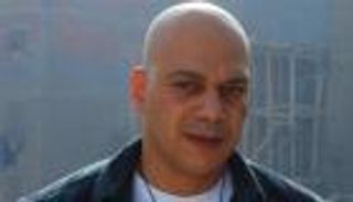 بعد 9 أشهر من رحيل والدته.. ممثل مصري يعلن وفاة والده