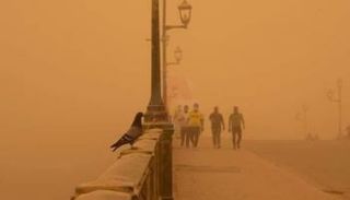 جسر الأحرار وسط بغداد خلال الموجة الترابية