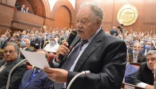 النجم يحيى الفخراني داخل مجلس الشيوخ المصري - أرشيفية