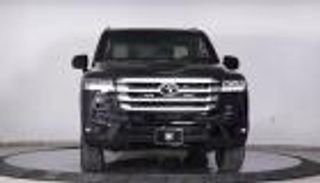 عالم السيارات.. نسخة مصفحة من تويوتا Land Cruiser 300