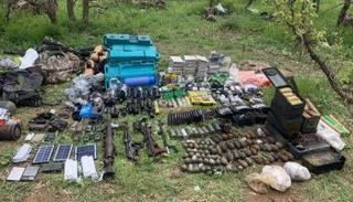 جانب من المواد المضبوطة 