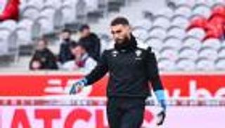 في انتظار "الخضر".. خليفة مبولحي يُثير الشكوك في فرنسا