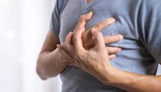 العقم يضاعف خطر إصابة الرجال بسرطان الثدي