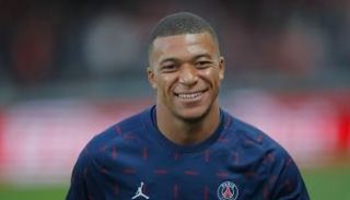 كيليان مبابي مهاجم باريس سان جيرمان