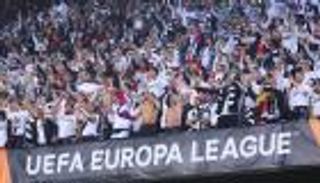 بسيناريو برشلونة.. جماهير فرانكفورت تحتل إشبيلية قبل نهائي الدوري الأوروبي