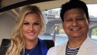 الملياردير الباكستاني محمد ظهور وزوجته