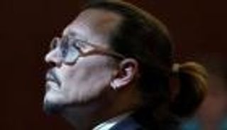 تطورات قضية جوني ديب وآمبر هيرد.. هل قطع إصبعه بنفسه؟  