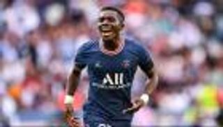 من هو إدريسا جاي الذي أشعل أزمة المثلية في أوروبا؟