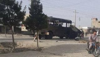 آثار الانفجار الذي استهدف عربة  عسكرية لحركة طالبان