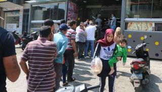 طوابير أمام الأفران في لبنان