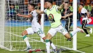 بن ناصر مع منتخب الجزائر