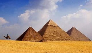 أهرامات الجيزة في مصر