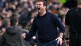 بين البكاء والضرب.. كيف انتهت "ريمونتادا" إيفرتون ضد بالاس؟ (فيديو)