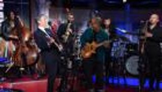 فيديو وصور.. وزير الخارجية الأمريكي "يعزف" بعيدا عن الدبلوماسية