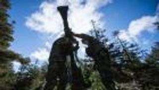 حضن "الناتو" وشبح الغضب الروسي.. جيش السويد يتأهب 