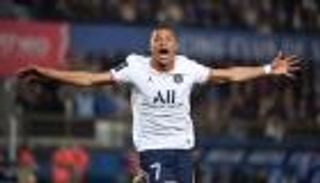 هداف الدوري الفرنسي.. مبابي يحتفل بالتجديد مع سان جيرمان بهاتريك الحسم
