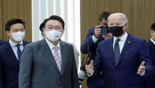 الرئيس الأمريكي ونظيره الكوري الجنوبي