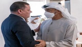 الشيخ محمد بن زايد آل نهيان خلال تلقي العزاء