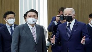 الرئيس الأمريكي ونظيره الكوري الجنوبي