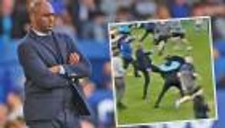 بسبب مشجع متهور.. أسطورة أرسنال بين رحمة البريميرليج وأقسام الشرطة