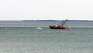 الكويت تعتقل 8 بحارة إيرانيين من مهربي الوقود