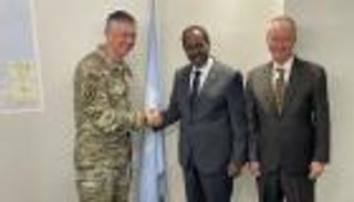 قبل تسلمه مهامه.. الرئيس الصومالي المنتخب يلتقي قائد أفريكوم