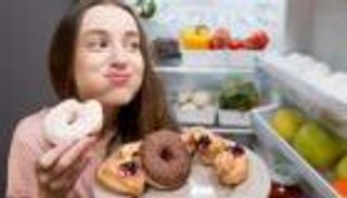 8 نصائح غذائية لتجنب اضطراب الهرمونات.. منها تقليل كمية السكريات