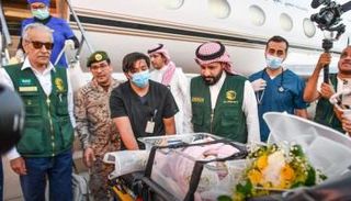 لحظة وصول التوأم السيامي إلى الرياض