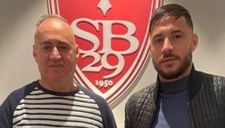 يوسف بلايلي لاعب بريست الفرنسي