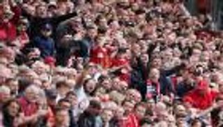 الدوري الإنجليزي.. احتفالات جماهير ليفربول بتأخر مانشستر سيتي (فيديو)