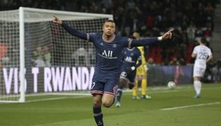 كيليان مبابي مهاجم باريس سان جيرمان