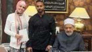 على يدي شيخ الأزهر.. بريطانية متزوجة بمصري تشهر إسلامها