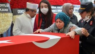 خلال تشييع جندي تركي قضى سابقا في عملية عسكرية