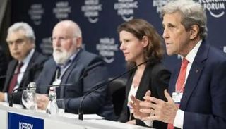 جون كيري مبعوث الرئيس الأمريكي لشؤون المناخ خلال جلسة للطاقة في دافوس