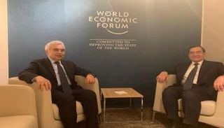 وزير البترول المصري طارق الملا أثناء مشاركته في دافوس