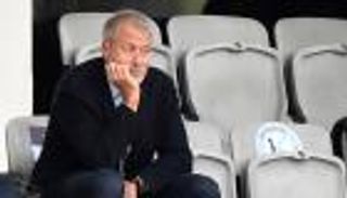 جزيرة جيرسي تهدد "كنز" مالك نادي تشيلسي