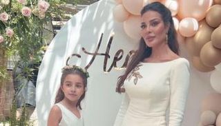 نادين نجيم رفقة ابنتها 