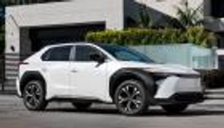 المستقبل الكهربائي.. دراسة صادمة لتويوتا وهوندا ونيسان