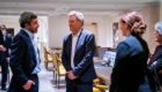 عبدالله بن زايد يلتقي نائب المستشار الألماني في برلين